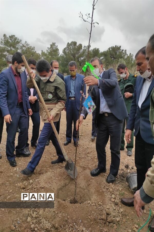 روز درختکاری در اصفهان