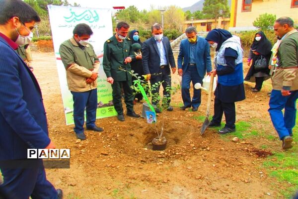 روز درختکاری در اصفهان