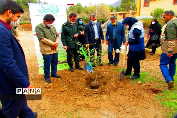 روز درختکاری در اصفهان