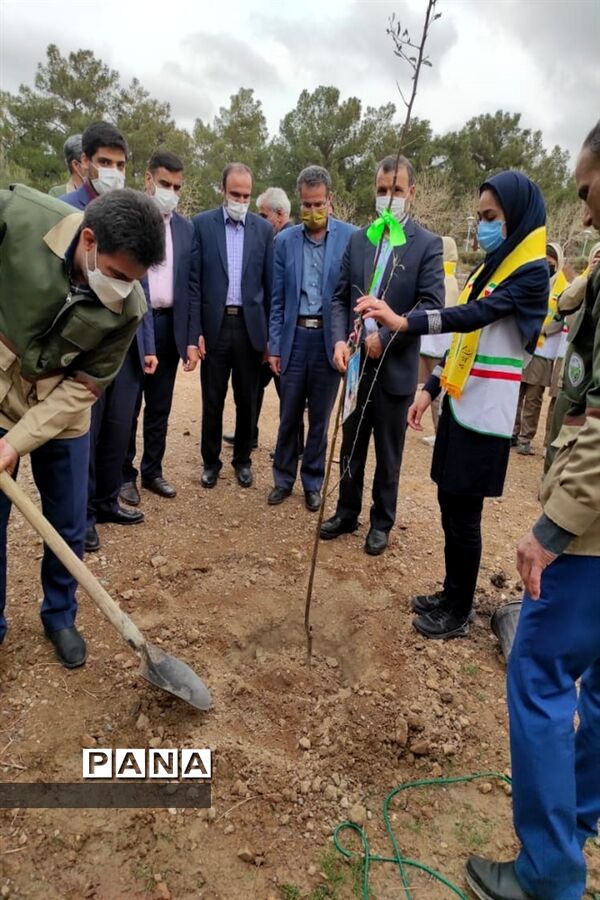 روز درختکاری در اصفهان