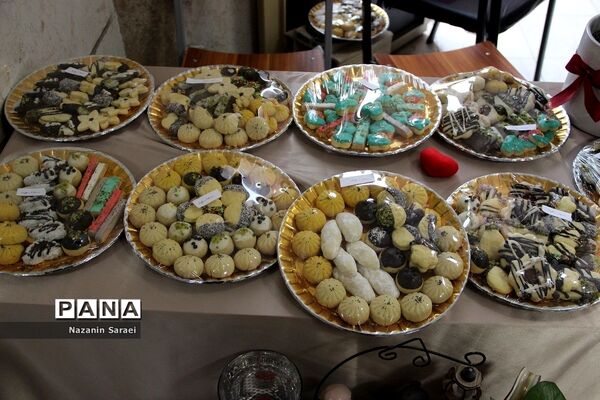 نمایشگاه شیرینی، کیک، شکلات و دسرهای خانگی در اسلامشهر