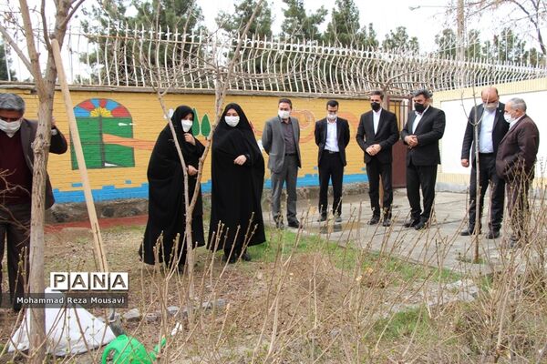 برگزاری آیین گرامیداشت روز درختکاری در آموزش و پرورش ناحیه سه مشهد مقدس