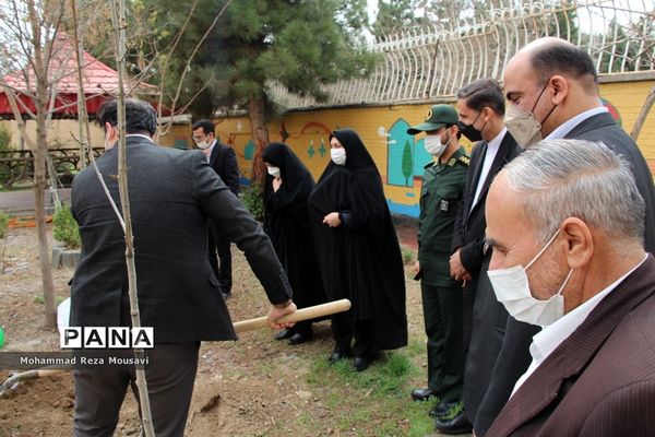 برگزاری آیین گرامیداشت روز درختکاری در آموزش و پرورش ناحیه سه مشهد مقدس