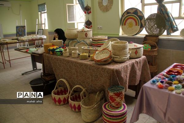 نمایشگاه خانواده ایرانی، تولیدات ایرانی در هنرستان فرزانگان شهرستان بهبهان