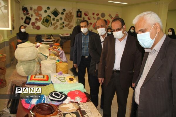 نمایشگاه خانواده ایرانی، تولیدات ایرانی در هنرستان فرزانگان شهرستان بهبهان