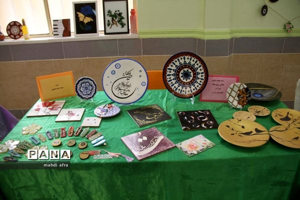 نمایشگاه خانواده ایرانی، تولیدات ایرانی در هنرستان فرزانگان شهرستان بهبهان