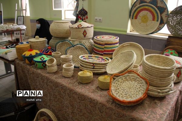 نمایشگاه خانواده ایرانی، تولیدات ایرانی در هنرستان فرزانگان شهرستان بهبهان