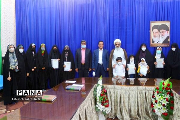تقدیر امام جمعه شهرستان زابل از برگزیدگان جشنواره یاوران انقلاب