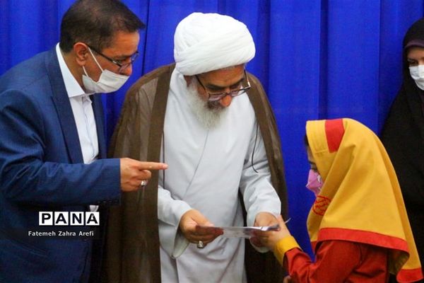 تقدیر امام جمعه شهرستان زابل از برگزیدگان جشنواره یاوران انقلاب