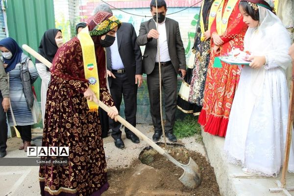 کاشت نهال به مناسبت هفته درختکاری توسط دانش‌آموزان پیشتاز کهگیلویه و بویراحمد