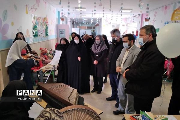 برگزاری نمایشگاه فرهنگی هنری در دبستان دخترانه نرگس پردیس