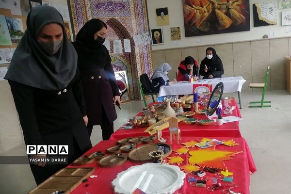 برگزاری نمایشگاه فرهنگی هنری در دبستان دخترانه نرگس پردیس