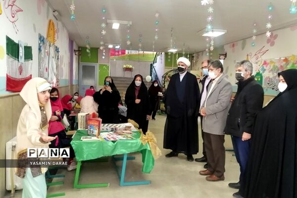 برگزاری نمایشگاه فرهنگی هنری در دبستان دخترانه نرگس پردیس