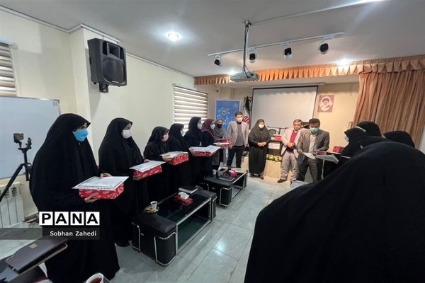 مراسم سپاس مربی در آموزش و پرورش رودهن