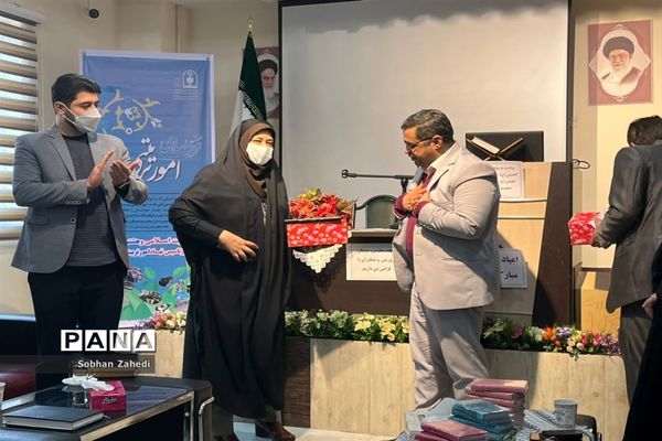 مراسم سپاس مربی در آموزش و پرورش رودهن