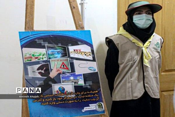 نمایشگاه آثار هنری دانش‌آموزان در بوشهر