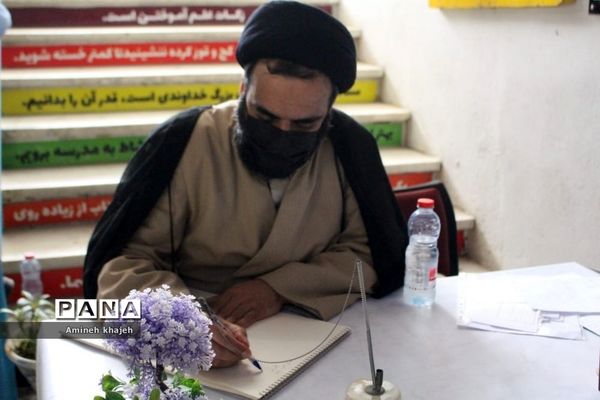 نمایشگاه آثار هنری دانش‌آموزان در بوشهر