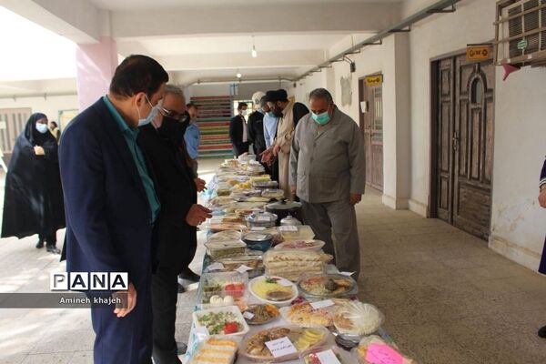 نمایشگاه آثار هنری دانش‌آموزان در بوشهر