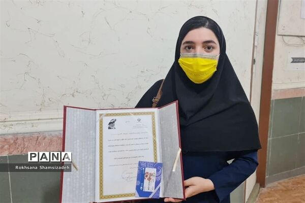 تقدیر از دانش‌آموز برتر کشوری در مسابقات وزارت آموزش و پرورش در امیدیه