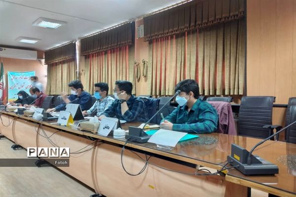 برگزاری مسابقات مناظره دانش‌آموزی در ناحیه 2 استان اصفهان