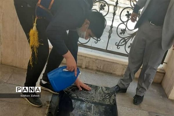 کاشت درخت به نیابت از شهیدان در رودهن