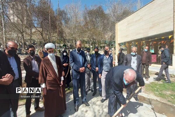 کاشت درخت به نیابت از شهیدان در رودهن