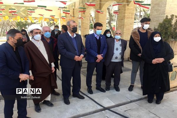 کاشت درخت به نیابت از شهیدان در رودهن