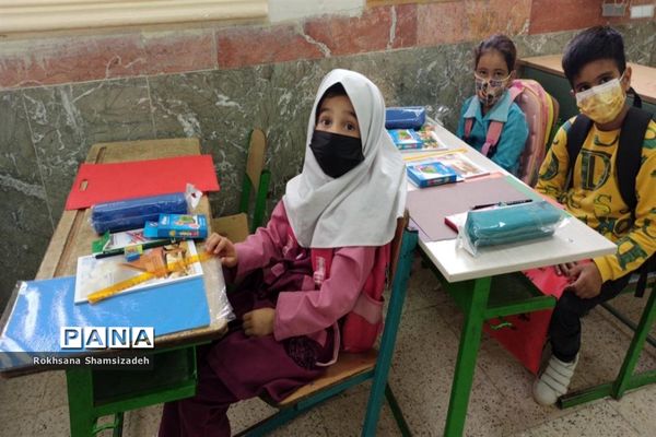 توزیع بسته‌های کمک آموزشی رایگان به روستاهای دارای ضریب محرومیت در امیدیه