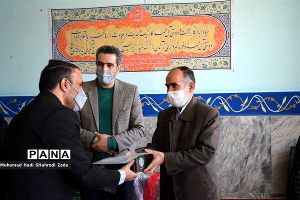 مراسم تقدیر از همکاران حوزه پرورشی مدارس و اداره ناحیه یک مشهد مقدس