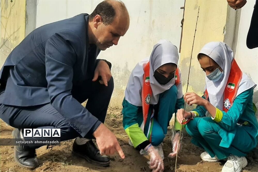 مشارکت دانش‌آموزان گلوگاهی در هفته منابع طبیعی