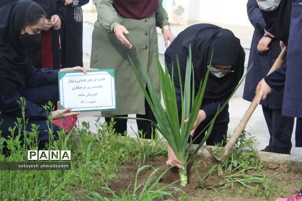 مشارکت دانش‌آموزان گلوگاهی در هفته منابع طبیعی