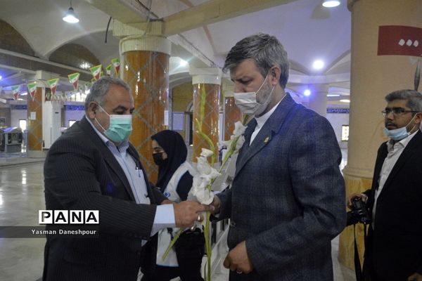 تجدید میثاق سرپرست معاونت پرورشی و فرهنگی وزارت آموزش و پرورش با آرمان های مقدس شهدا در بوشهر