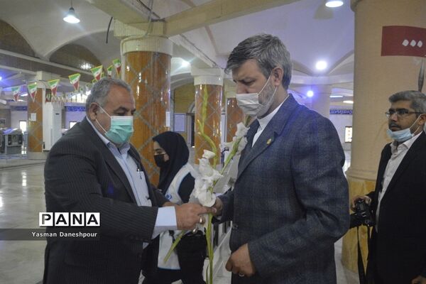 تجدید میثاق سرپرست معاونت پرورشی و فرهنگی وزارت آموزش و پرورش با آرمان های مقدس شهدا در بوشهر