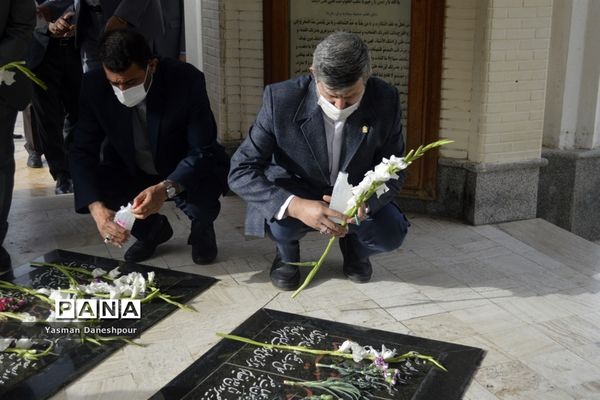 تجدید میثاق سرپرست معاونت پرورشی و فرهنگی وزارت آموزش و پرورش با آرمان های مقدس شهدا در بوشهر
