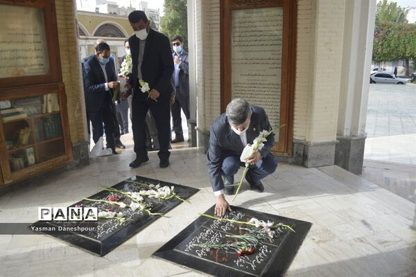 تجدید میثاق سرپرست معاونت پرورشی و فرهنگی وزارت آموزش و پرورش با آرمان های مقدس شهدا در بوشهر