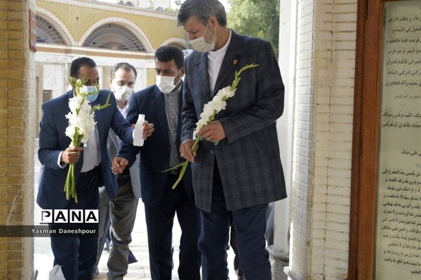 تجدید میثاق سرپرست معاونت پرورشی و فرهنگی وزارت آموزش و پرورش با آرمان های مقدس شهدا در بوشهر