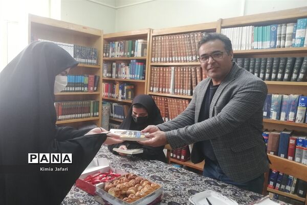 گردشگری اعضای هیات رئیسه دختران مجلس دانش‌آموزی کاشمر  در باغ دانایی