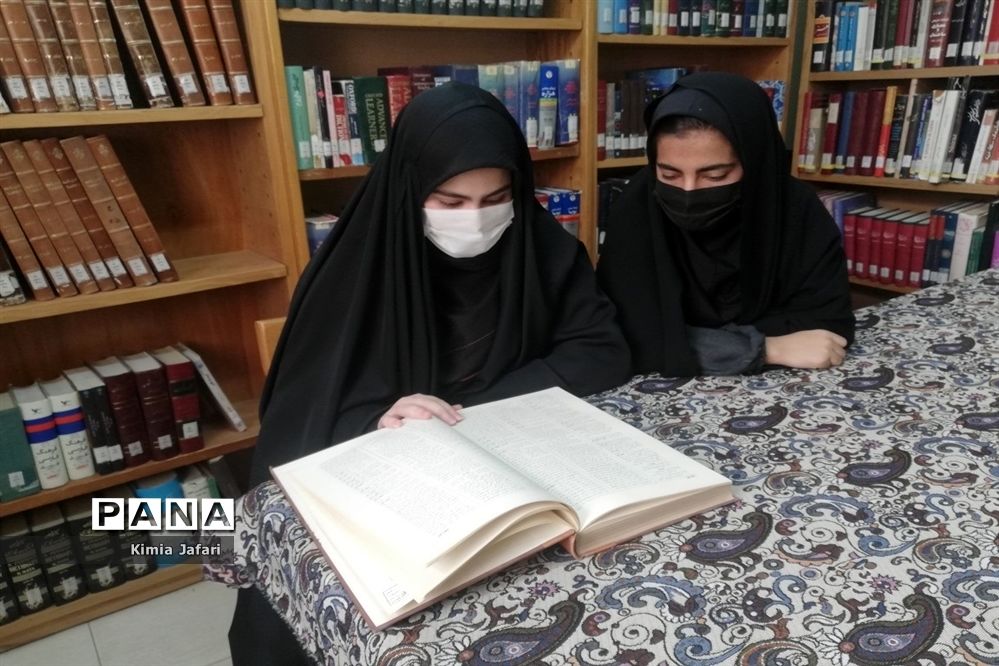 گردشگری اعضای هیات رئیسه دختران مجلس دانش‌آموزی کاشمر  در باغ دانایی