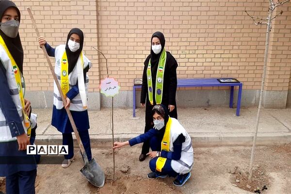 برگزاری مراسم جشن نیکوکاری  و روز درختکاری در شهرستان ورزنه