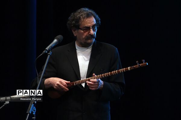 نخستین جایزه بین‌المللی حکیم نظامی