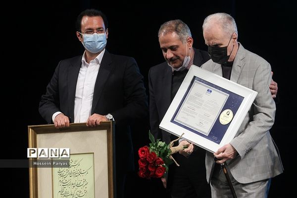 نخستین جایزه بین‌المللی حکیم نظامی