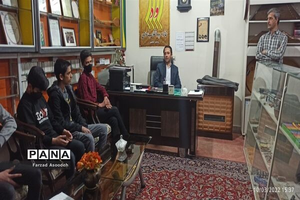 بازدید معاون پرورشی اداره آموزش و پرورش کاشمر از گروه سرود منتخب جشنواره فجر