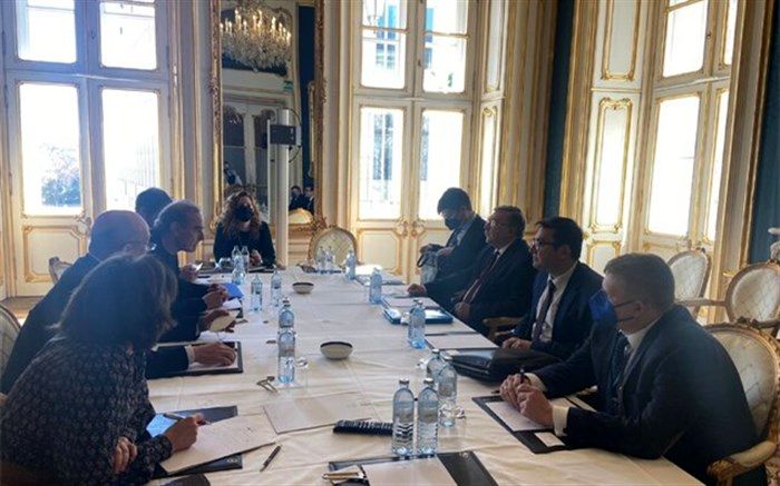 گفت‌وگوی برجامی اولیانوف و مورا در حاشیه مذاکرات وین