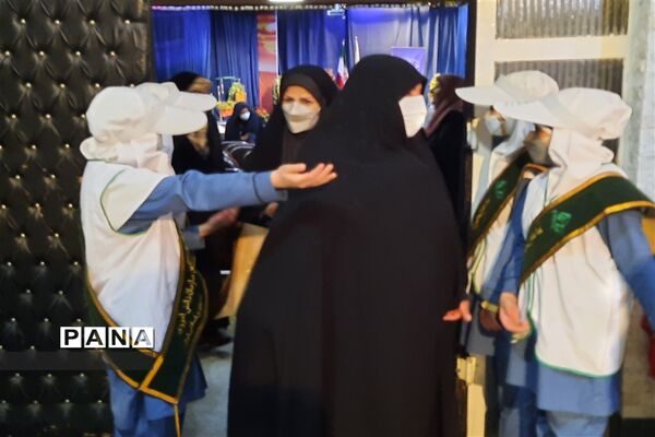 تقدیر از مشاوران پرتلاش منطقه ۱۵