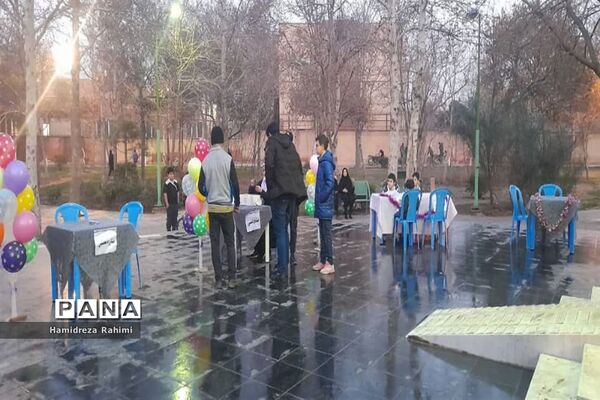 برگزاری غرفه‌های فرهنگی اجتماعی مهر ولایت در محله کیانشهر منطقه ۱۵