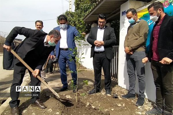 اجرای طرح کمربند سبز روستای شومیا محمودآباد با کاشت یک هزار نهال
