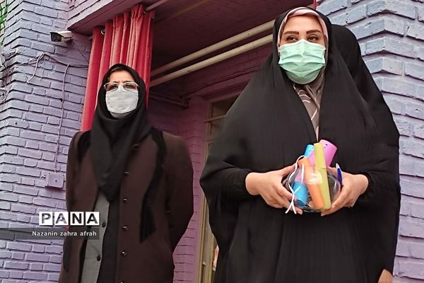 مراسم تقدیر از دانش‌آموزان و دبیران مدرسه تربیت رودهن