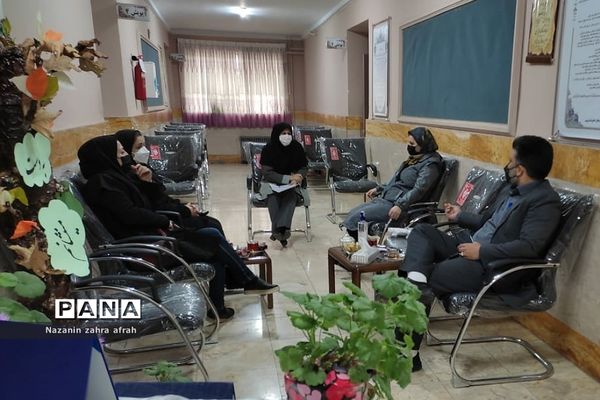 مراسم تقدیر از دانش‌آموزان و دبیران مدرسه تربیت رودهن