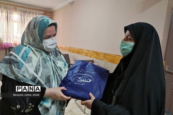 مراسم تقدیر از دانش‌آموزان و دبیران مدرسه تربیت رودهن