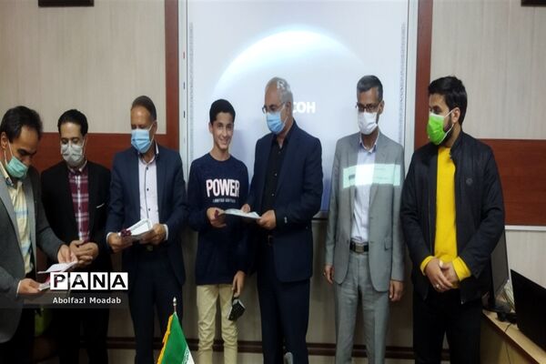 تجلیل از دانش‌آموزان برتر، خلیل آبادی